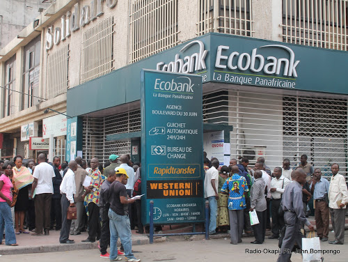 Bandundu : les enseignants des écoles de la 37e CADC veulent quitter Ecobank pour « retards récurrents dans la paie ».