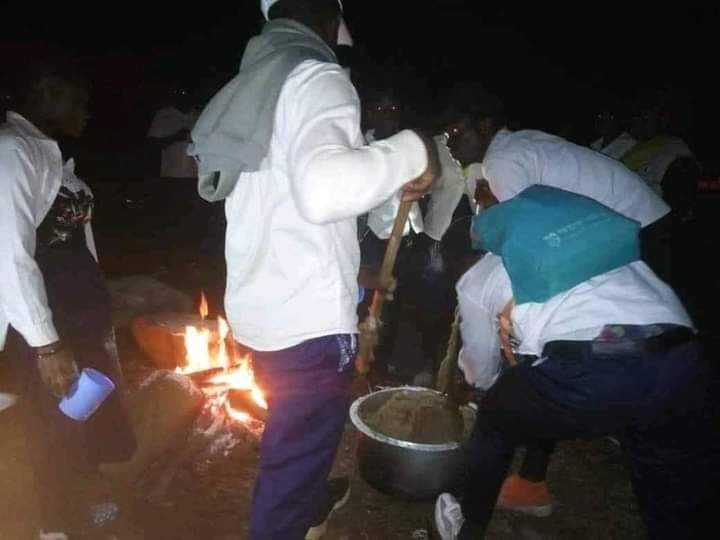 Insécurité dans l’Est : A Beni,des élèves qui exigent l’arrivée du chef de l’État ont passé la première nuit à la mairie.