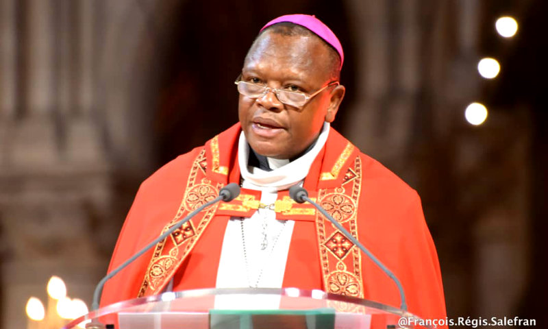le Cardinal Ambongo célèbre une messe pour le repos des âmes des victimes du marché de Matadi Kibala.